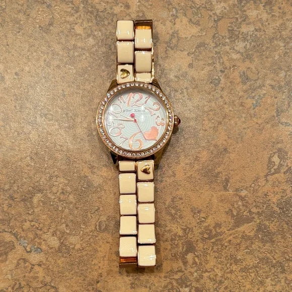Betsey Johnson Cream and Gold Heart Watch - dead battery - Picture 2 of 6